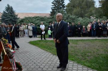 Kladenie vencov k pamätnej tabuli Lajosa Kazinczyh Kladenie vencov k pamätnej tabuli Lajosa Kazinczyh