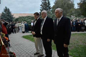 Kladenie vencov k pamätnej tabuli Lajosa Kazinczyh Kladenie vencov k pamätnej tabuli Lajosa Kazinczyh
