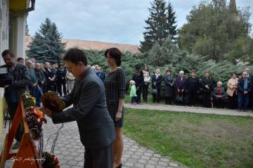 Kladenie vencov k pamätnej tabuli Lajosa Kazinczyh Kladenie vencov k pamätnej tabuli Lajosa Kazinczyh
