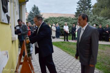 Kladenie vencov k pamätnej tabuli Lajosa Kazinczyh Kladenie vencov k pamätnej tabuli Lajosa Kazinczyh