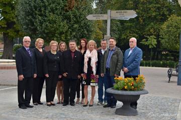 Prijatie delegácií družobných miest a kladenie ven Prijatie delegácií družobných miest a kladenie ven