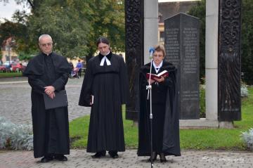 Prijatie delegácií druobných miest a kladenie ven Prijatie delegácií druobných miest a kladenie ven